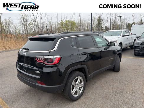 Used 2023 Jeep Compass Latitude w/ Convenience Group AWD/4WD image 2