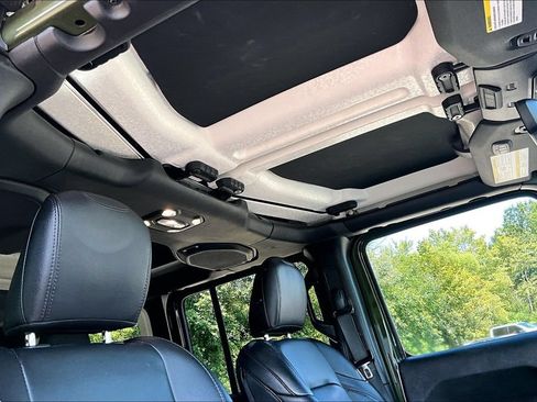 Used 2021 Jeep Wrangler Unlimited Sahara AWD/4WD image 21