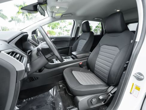 Used 2023 Ford Edge SE image 7