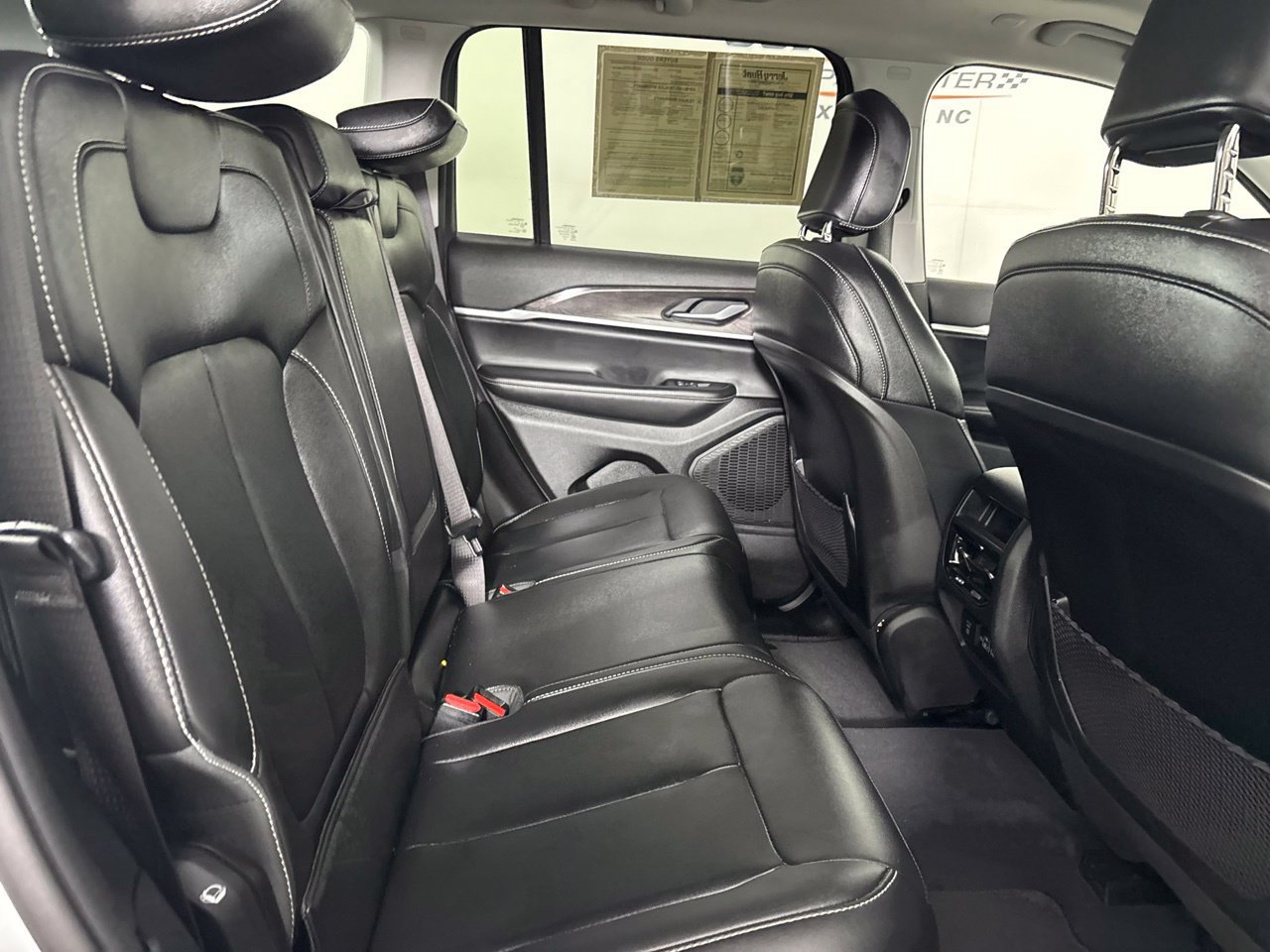 Used 2023 Jeep Grand Cherokee Limited AWD/4WD image 29