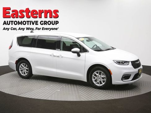 Used 2023 Chrysler Pacifica Touring-L FWD image 49