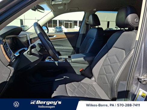 Certified 2025 Volkswagen Atlas SE AWD/4WD image 17