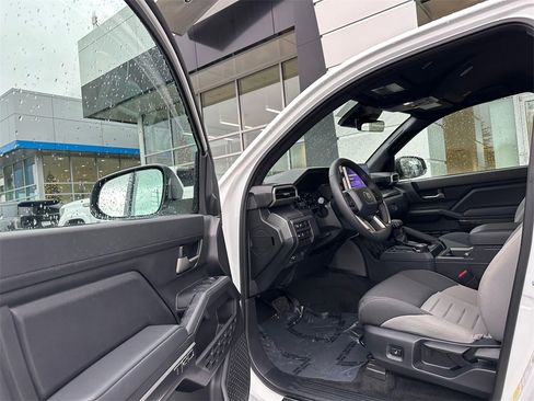 Used 2024 Toyota Tacoma TRD Off-Road image 20