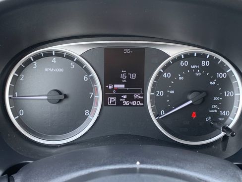 Used 2024 Nissan Kicks S FWD image 11