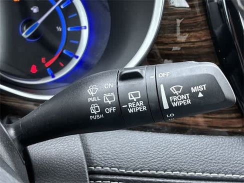 Used 2023 Chrysler Pacifica Limited image 28