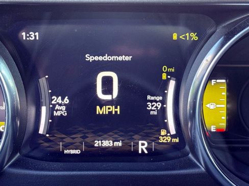 Used 2023 Jeep Wrangler Unlimited w/ Sun & Screen Package image 19