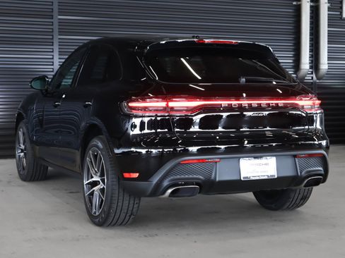 Certified 2025 Porsche Macan image 3
