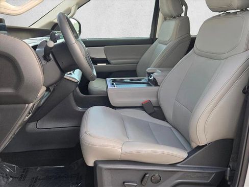 Used 2025 Ford Expedition Active image 17