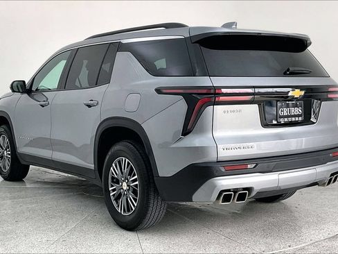 Used 2024 Chevrolet Traverse LT FWD image 15