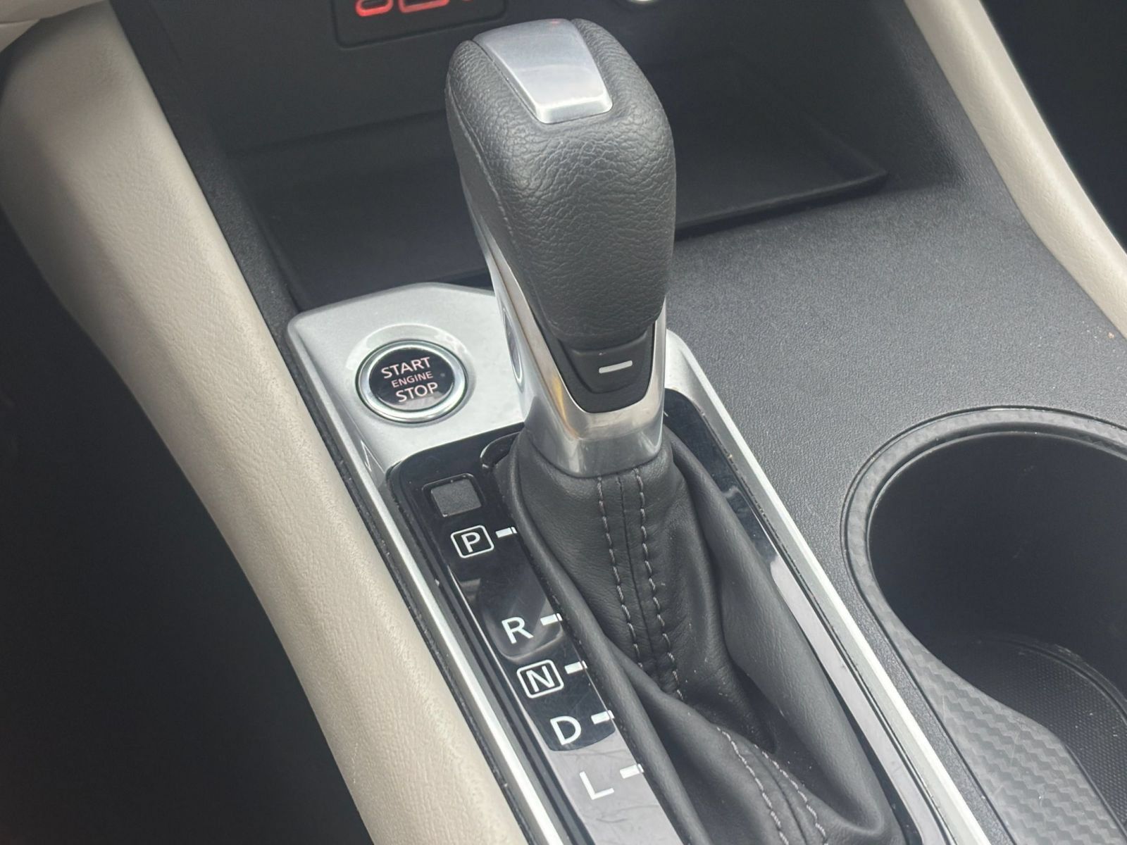 Used 2025 Nissan Altima 2.5 SV FWD image 38