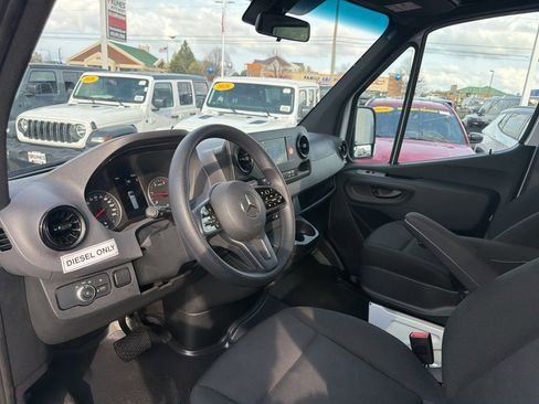 Used 2024 Mercedes-Benz Sprinter 2500 image 18