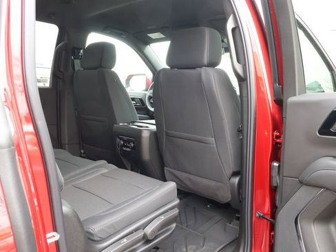 New 2026 Chevrolet Suburban LS image 38