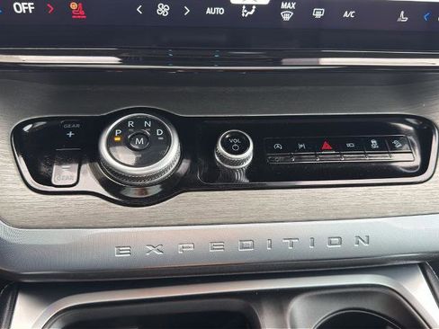 Certified 2025 Ford Expedition Max Platinum w/ Driver's Package image 31