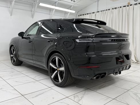 Certified 2025 Porsche Cayenne GTS image 3