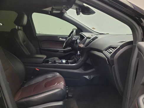 Used 2020 Ford Edge Titanium w/ Equipment Group 301A AWD/4WD image 21