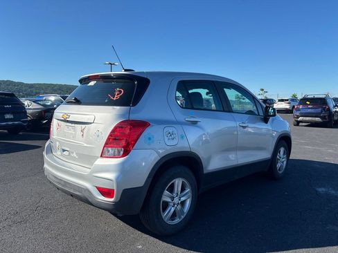 Used 2019 Chevrolet Trax LS FWD image 2