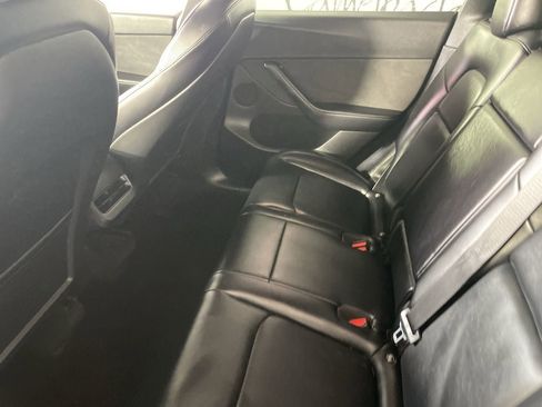 Used 2022 Tesla Model Y Long Range AWD/4WD image 21