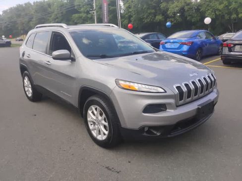 Used 2015 Jeep Cherokee Latitude AWD/4WD image 2