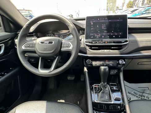 Used 2025 Jeep Compass Latitude w/ Altitude Special Edition AWD/4WD image 17