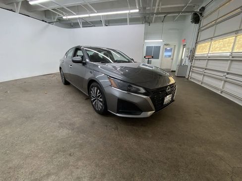 Used 2023 Nissan Altima 2.5 SV image 8