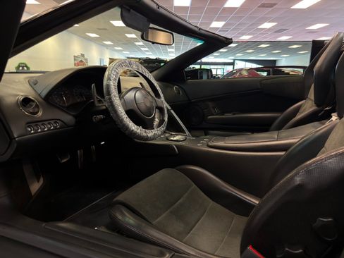 Used 2006 Lamborghini Murcielago Roadster AWD/4WD image 17