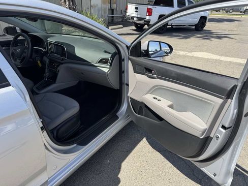 Used 2018 Hyundai Elantra SEL image 14
