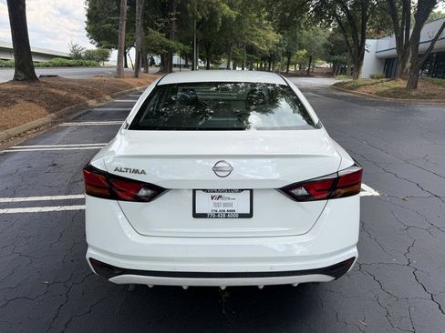 Used 2024 Nissan Altima 2.5 S FWD image 6