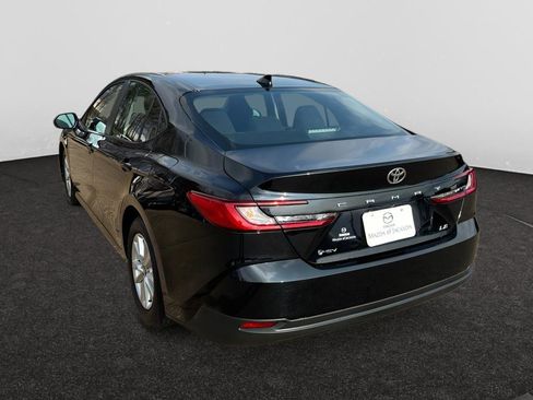 Used 2025 Toyota Camry LE image 3