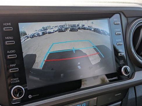 Used 2022 Toyota Tacoma TRD Off-Road AWD/4WD image 19