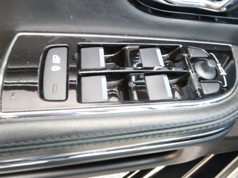 Used 2017 Jaguar XJ R-Sport image 38