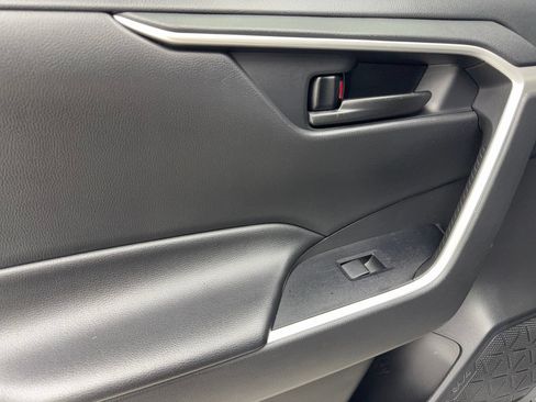 Used 2022 Toyota RAV4 LE FWD image 40