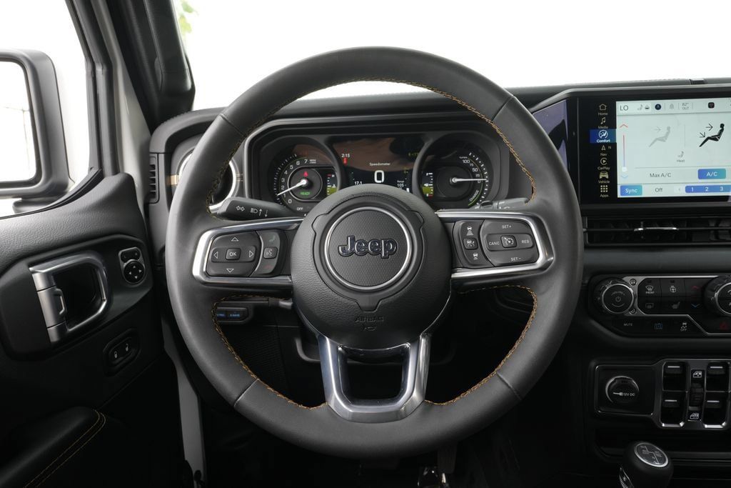 Used 2024 Jeep Wrangler Unlimited Sahara w/ Technology Group AWD/4WD image 42