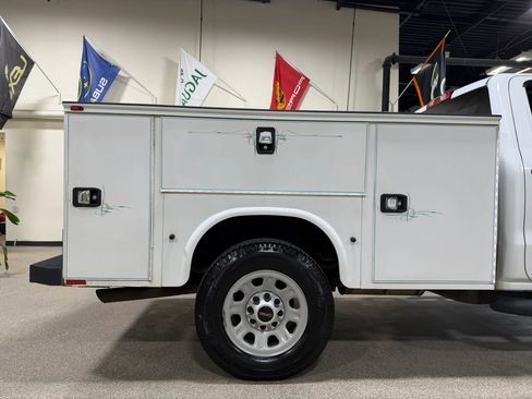 Used 2017 GMC Sierra 3500 4x4 Crew Cab w/ Snow Plow Prep Package image 25