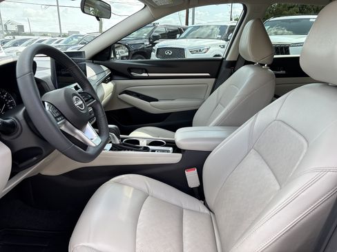 Used 2024 Nissan Altima 2.5 SL FWD image 13