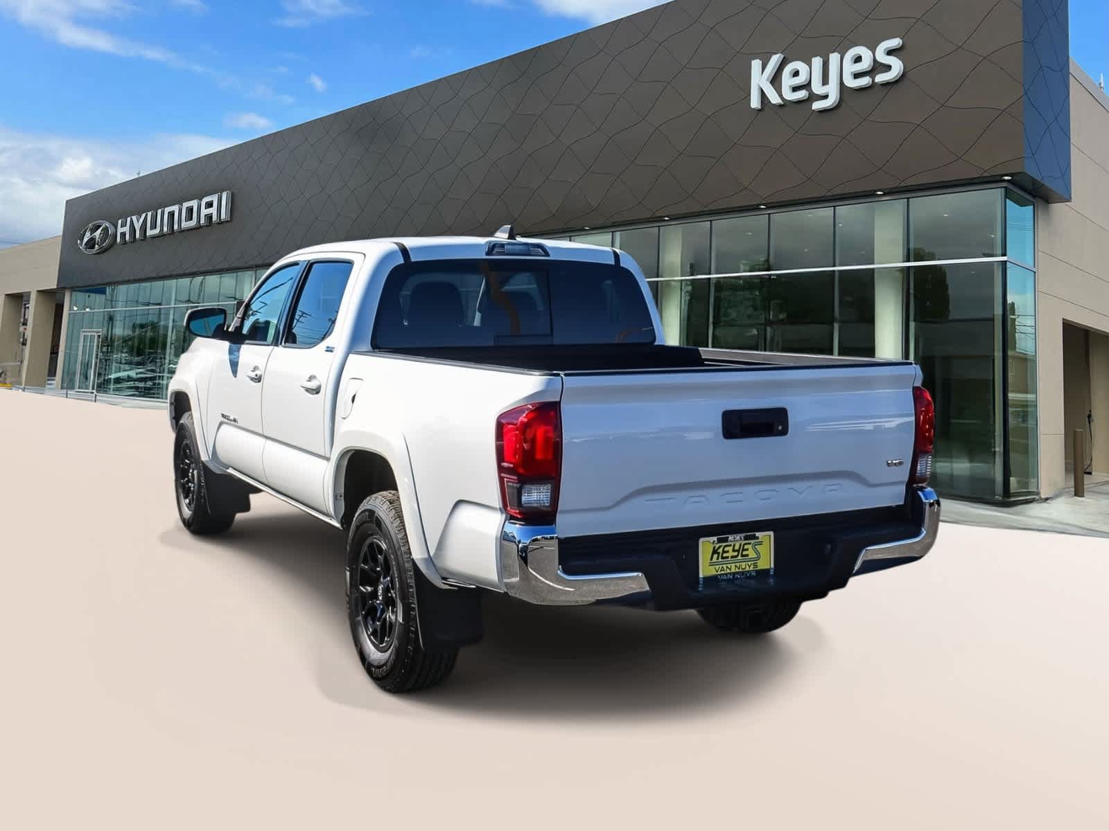 Used 2022 Toyota Tacoma SR5 RWD image 7