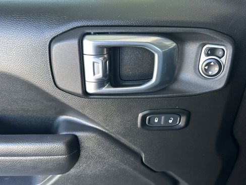 Used 2024 Jeep Wrangler Unlimited AWD/4WD image 10