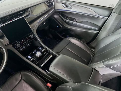 Certified 2023 Jeep Grand Cherokee Overland image 35