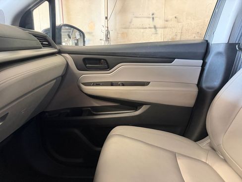 Used 2018 Honda Odyssey EX-L image 35