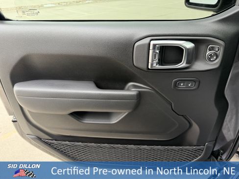 Used 2025 Jeep Wrangler Sport image 18