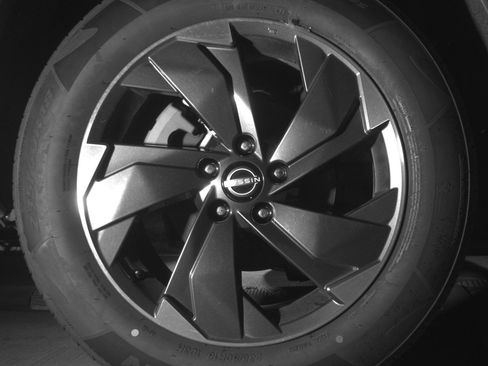 Used 2025 Nissan Rogue SV AWD/4WD image 15