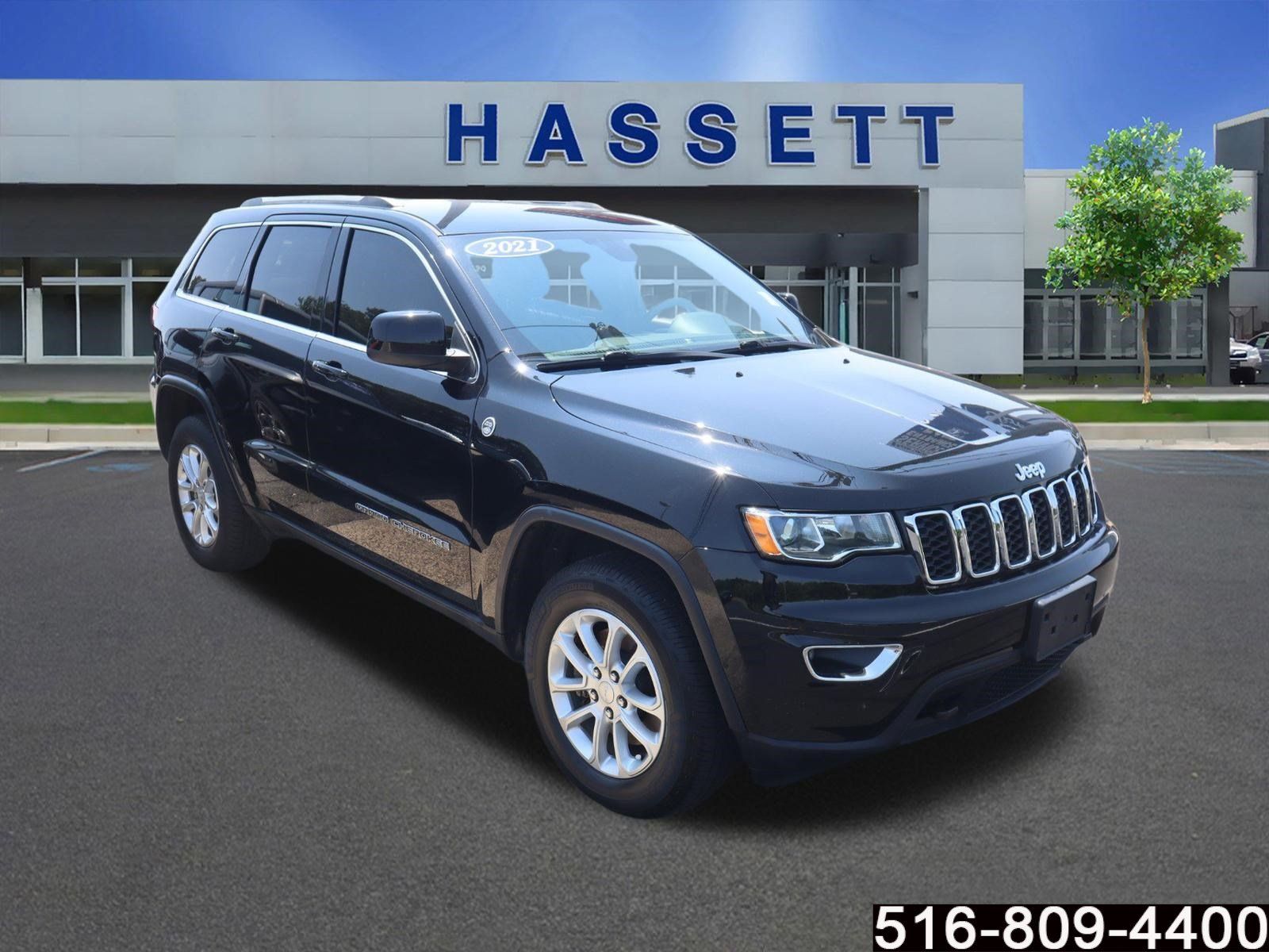 Used 2021 Jeep Grand Cherokee Laredo AWD/4WD image 1