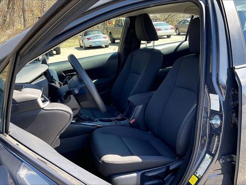 Used 2025 Toyota Corolla LE FWD image 10
