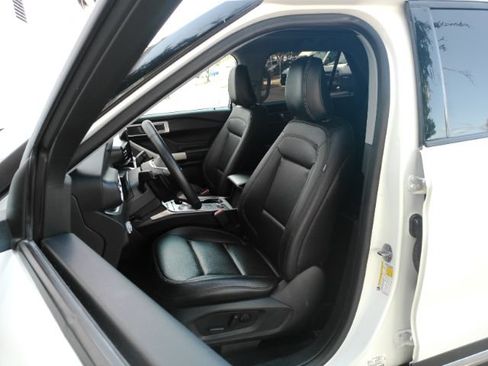 Used 2021 Ford Explorer XLT w/ Equipment Group 202A AWD/4WD image 16