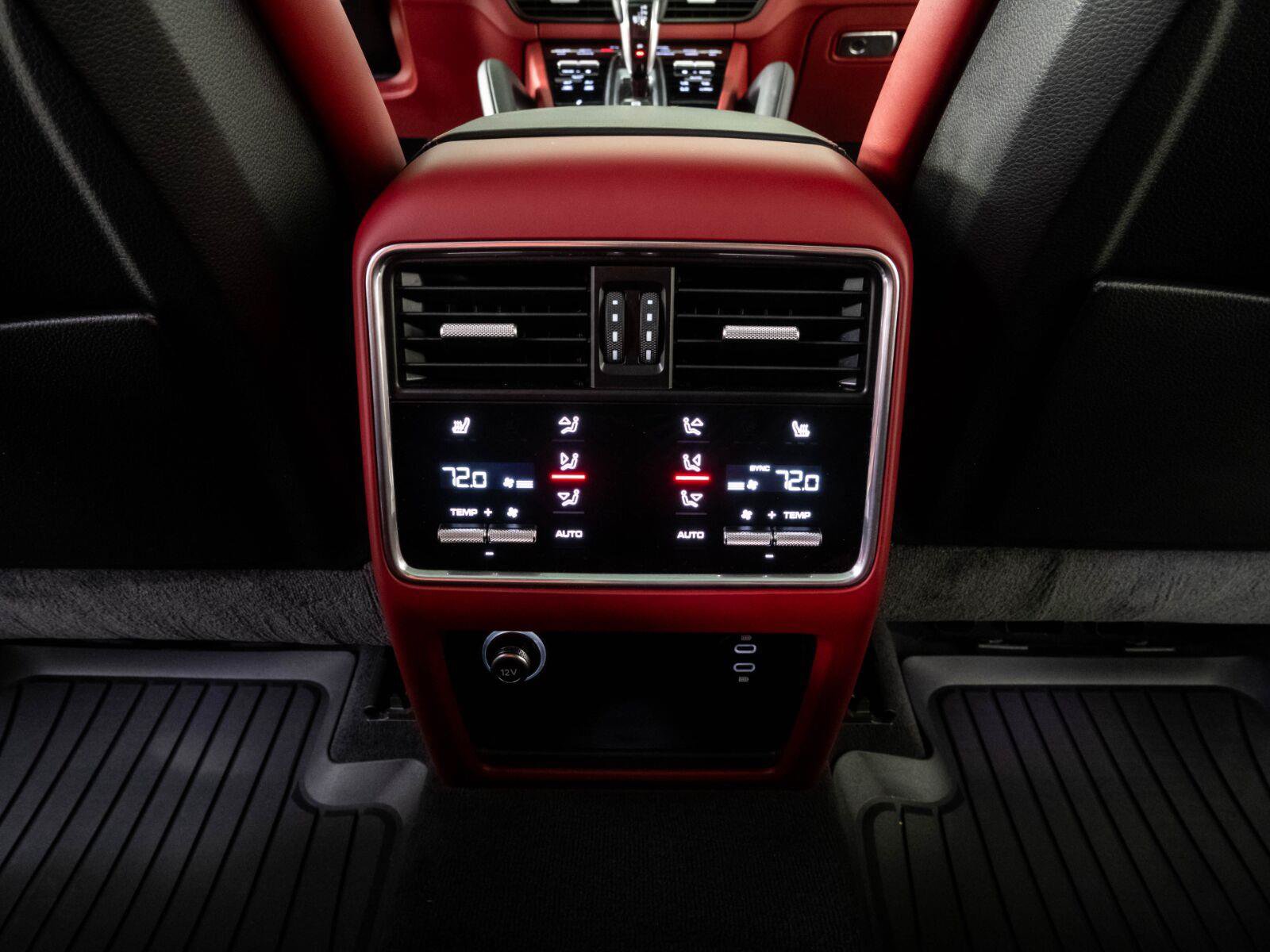 Certified 2023 Porsche Cayenne Turbo AWD/4WD image 21