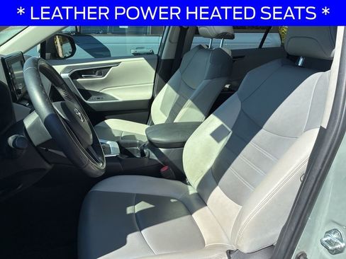Used 2019 Toyota RAV4 XLE Premium image 6