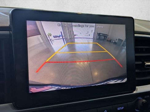 Used 2022 Hyundai Venue SEL FWD image 13