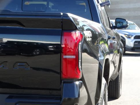 Used 2025 Toyota Tacoma TRD Sport image 11