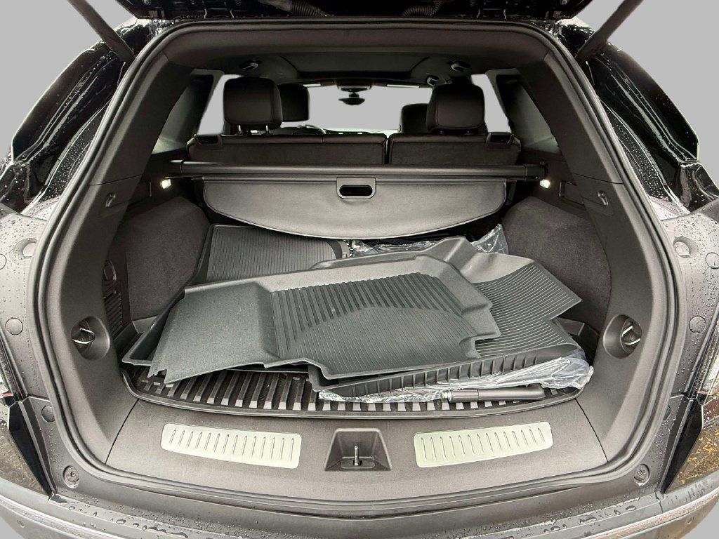 Certified 2026 Cadillac XT5 Sportv w/ LPO, Floor Liner Package AWD/4WD image 17
