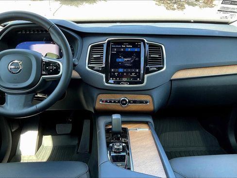 Used 2025 Volvo XC90 B5 Plus w/ Protection Package Premier image 9