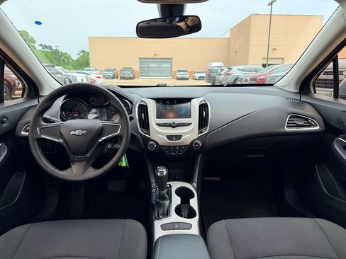 Used 2017 Chevrolet Cruze LS FWD image 11